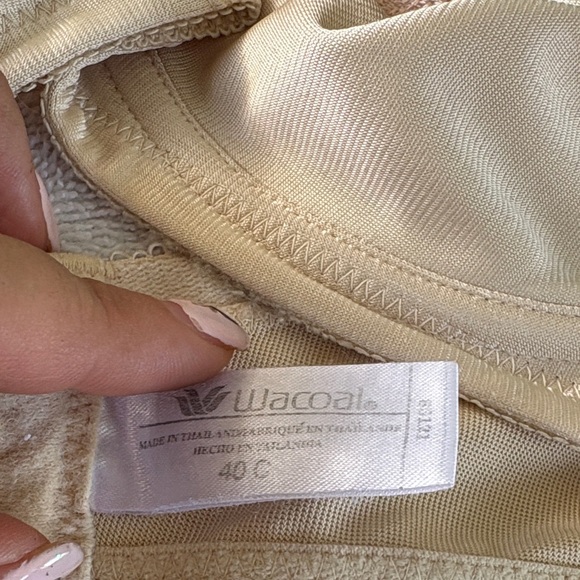 Elegant Lace Trimmed Bra in Cream - Picture 3 of 6